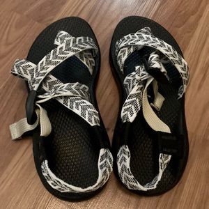 Size 6 Chacos Z2 Classic Sandal Trine Black and White